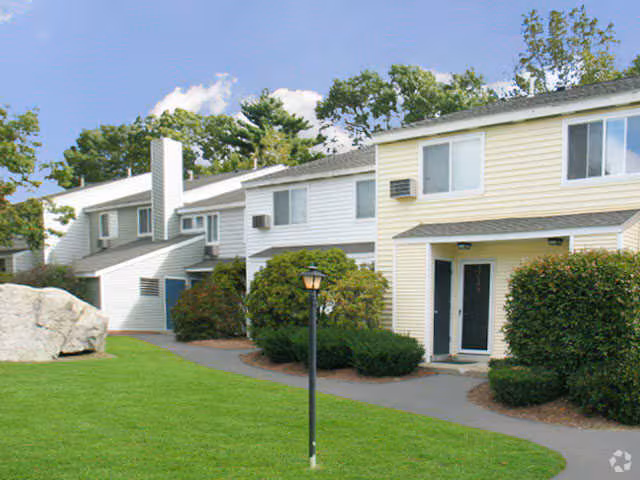 North Providence Townhome: 1776 Bicentennial Way