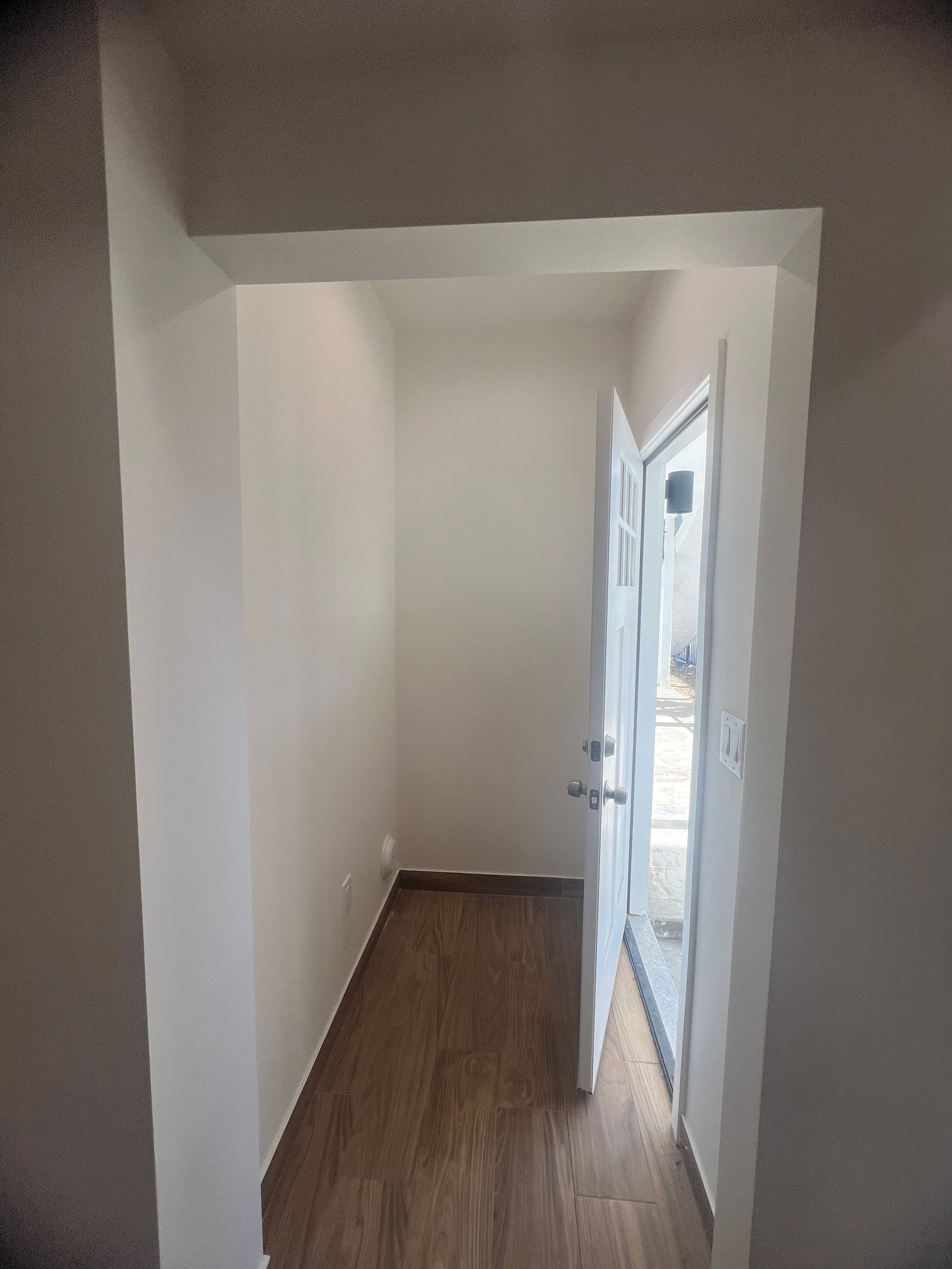 North Hollywood Apartment: 6909 Fulton Ave