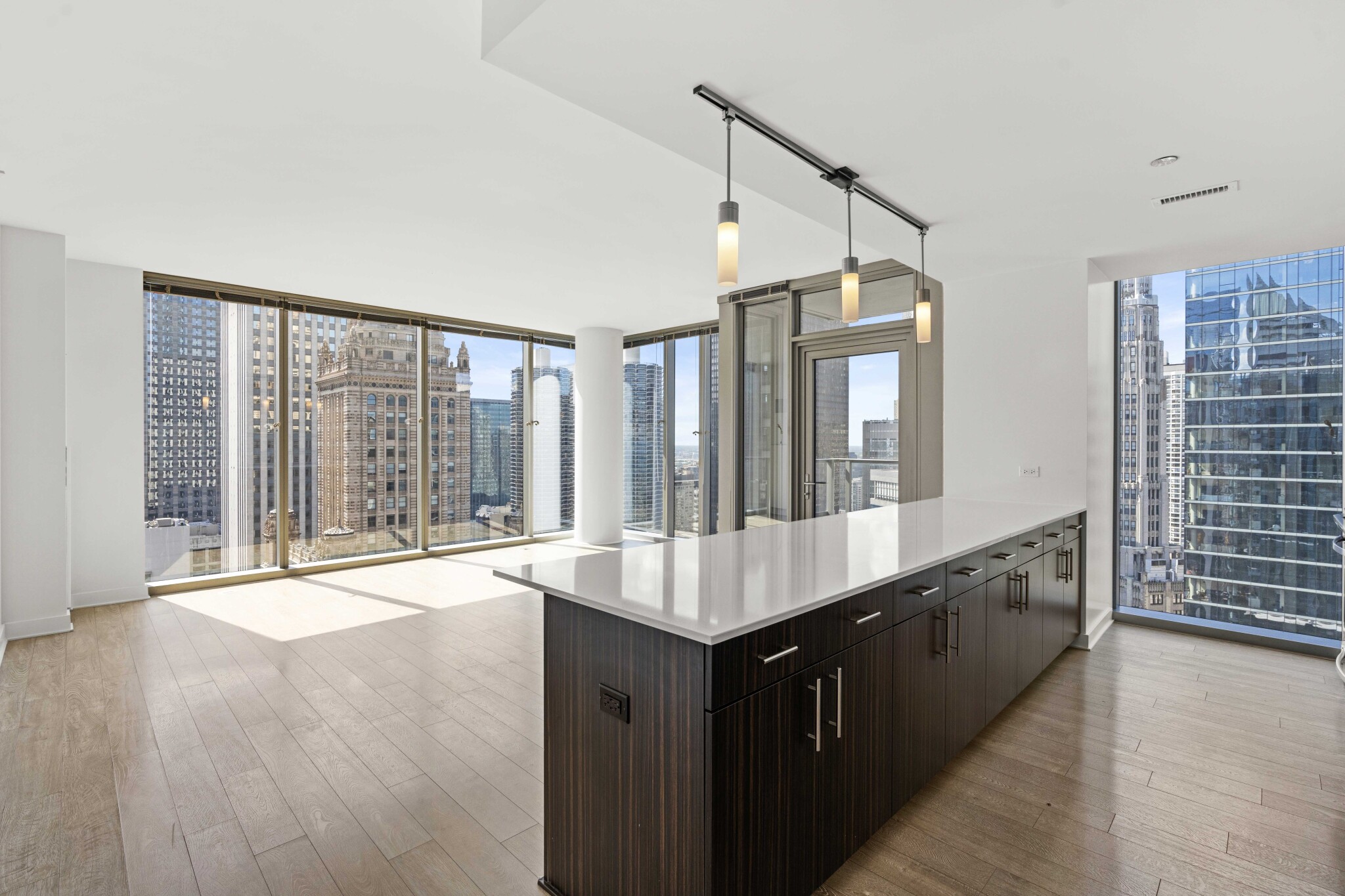 Chicago Condo: 221 N Garland Ave