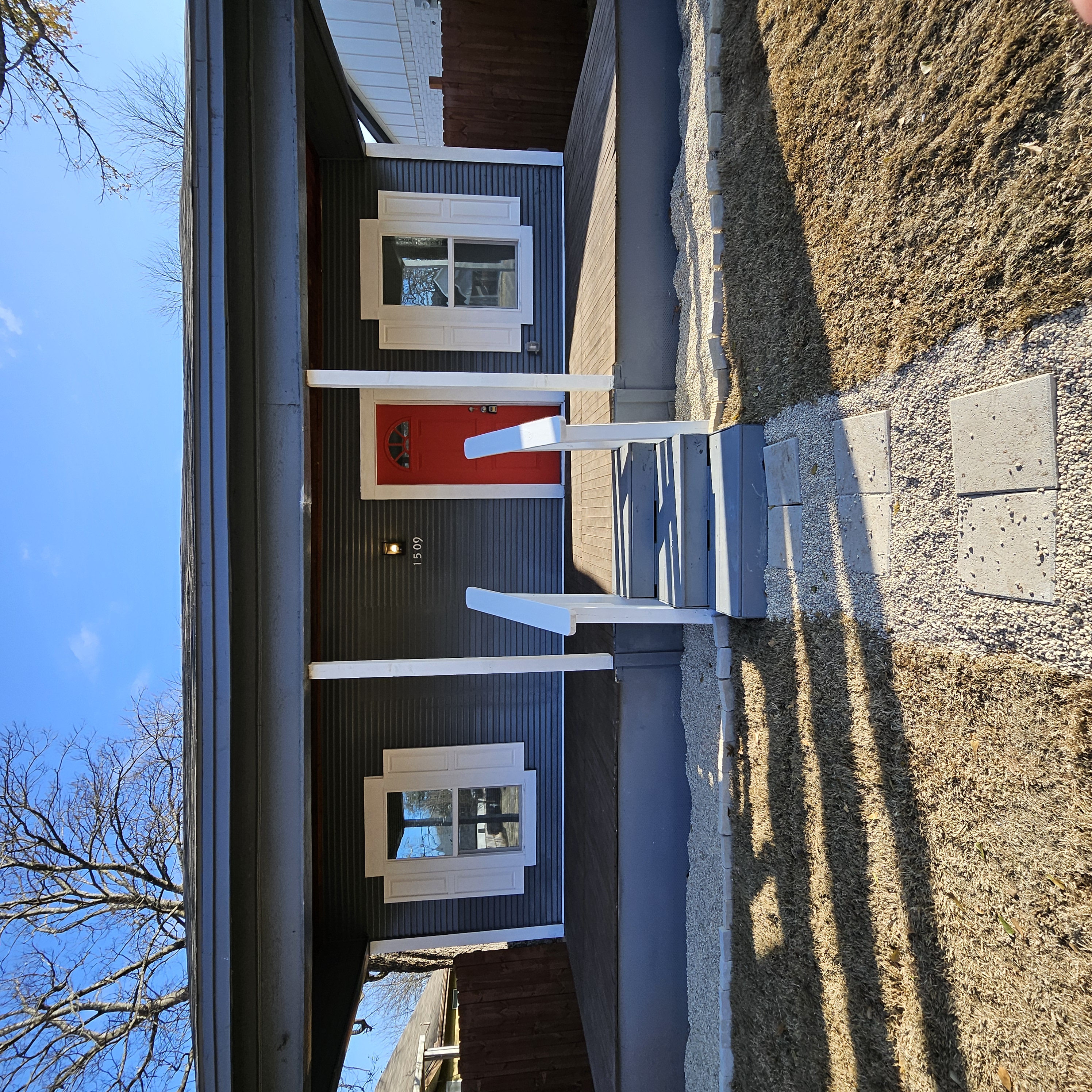 Corsicanan House: 1509 W Collin St