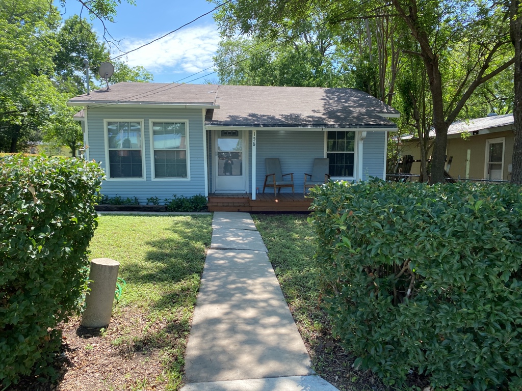 New Braunfels House: 156 S Grape Ave