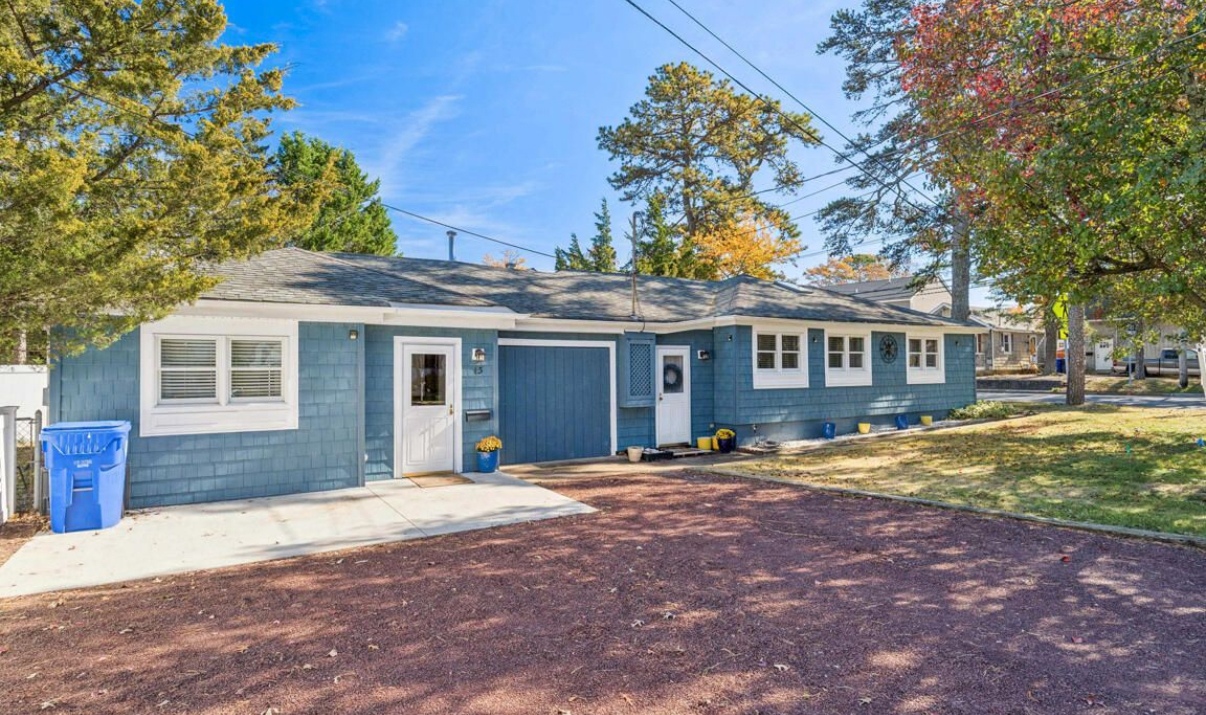 Brick House: 590 Princeton Ave,