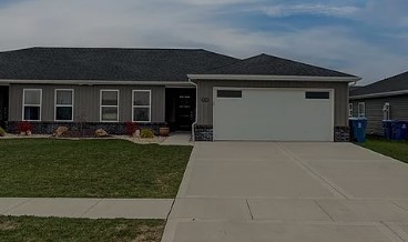 Moro Townhome: 124 Bridgeport Drive