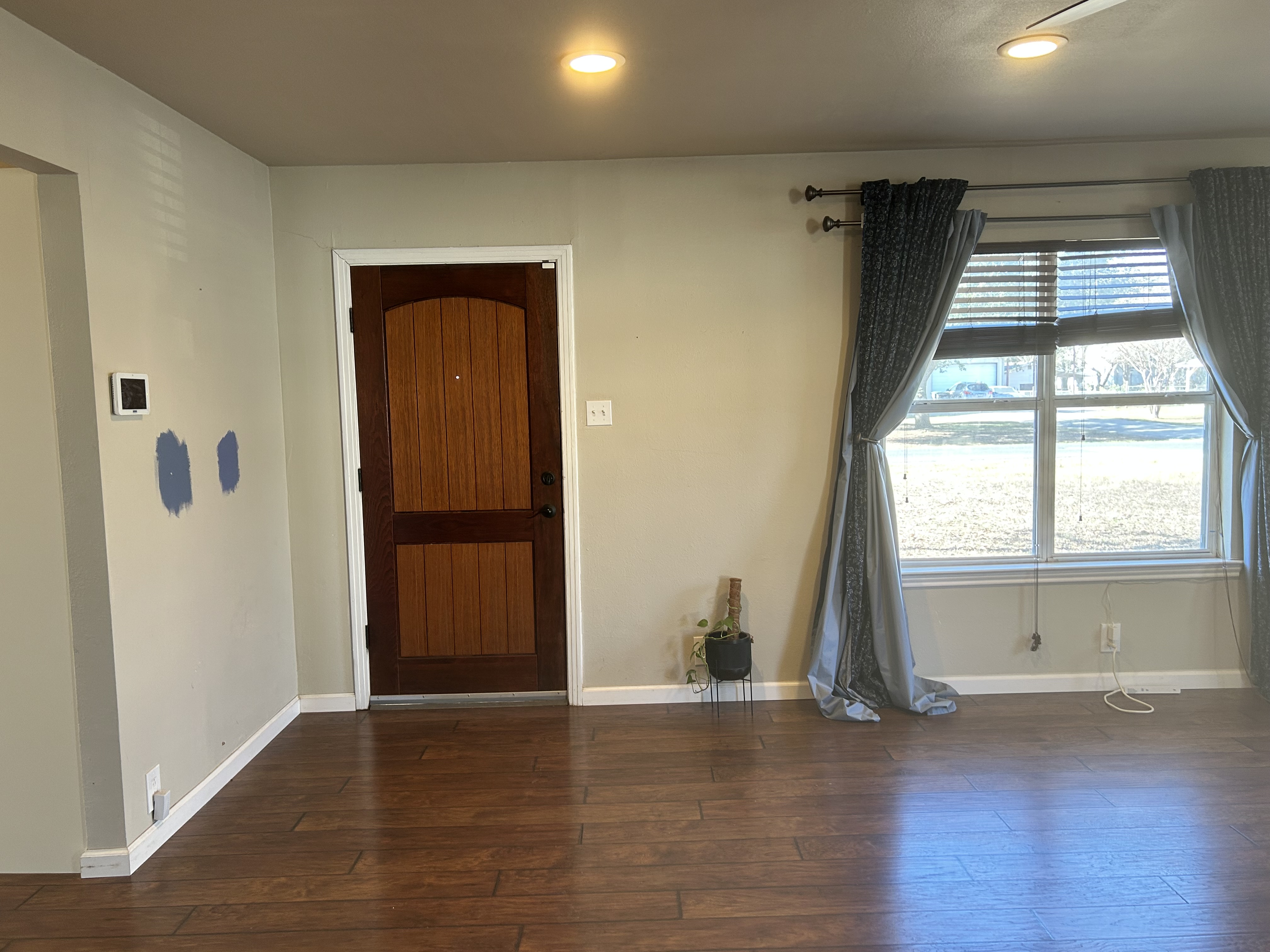 Castroville House: 816 Lafayette St