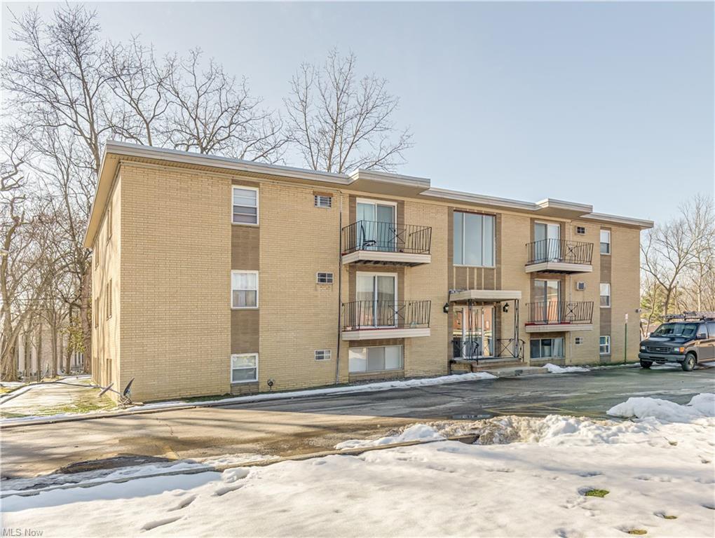 Maple Heights Condo: 5382 Lee Rd