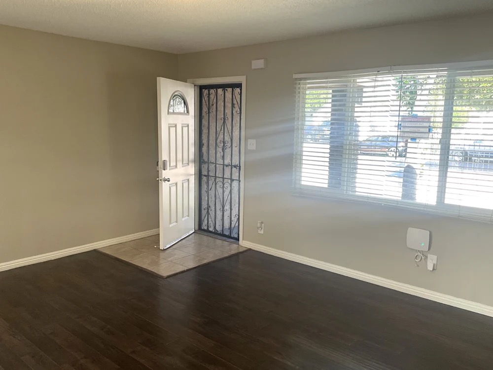 Sun Valley House: 9234 Kewen Ave