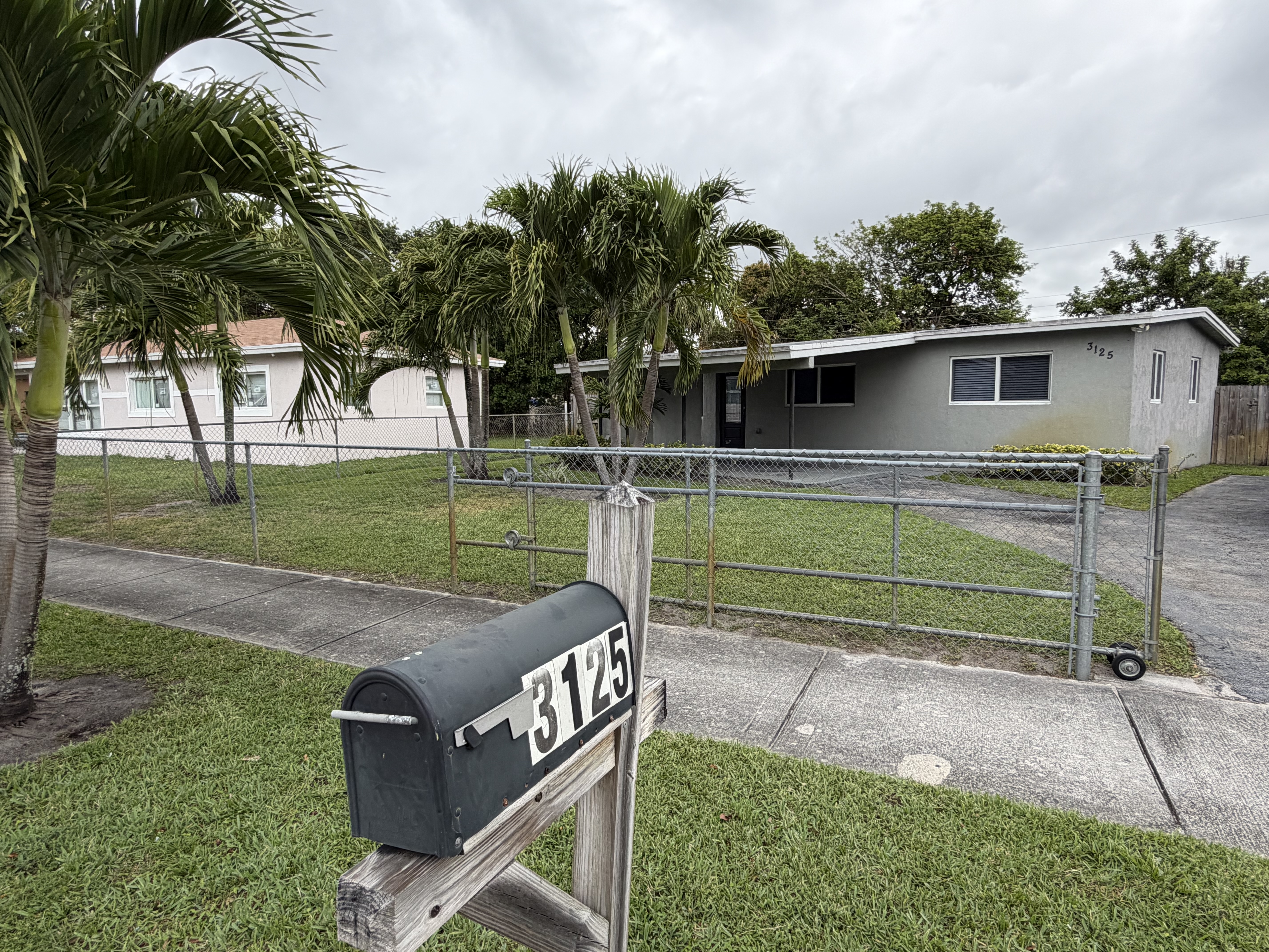 Lauderhill House: 3125 nw 2 street