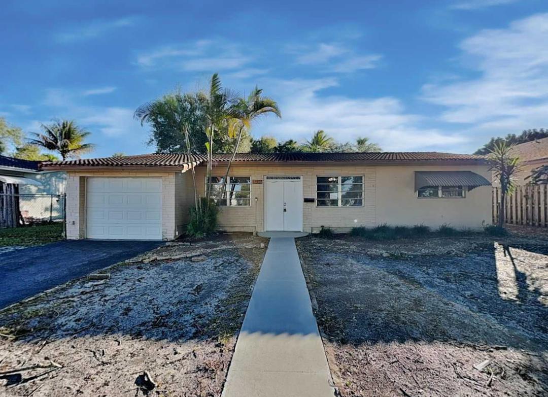 Hollywood House: 3300 N 46th Ave, City