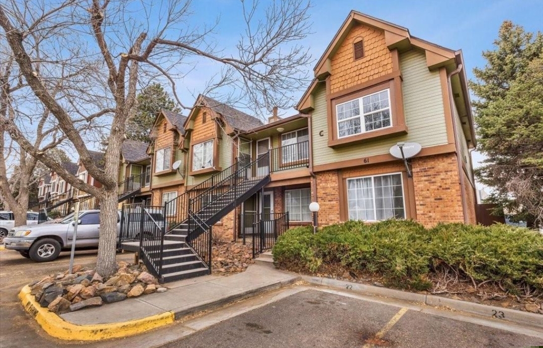 Aurora House: 61 S Sable Blvd