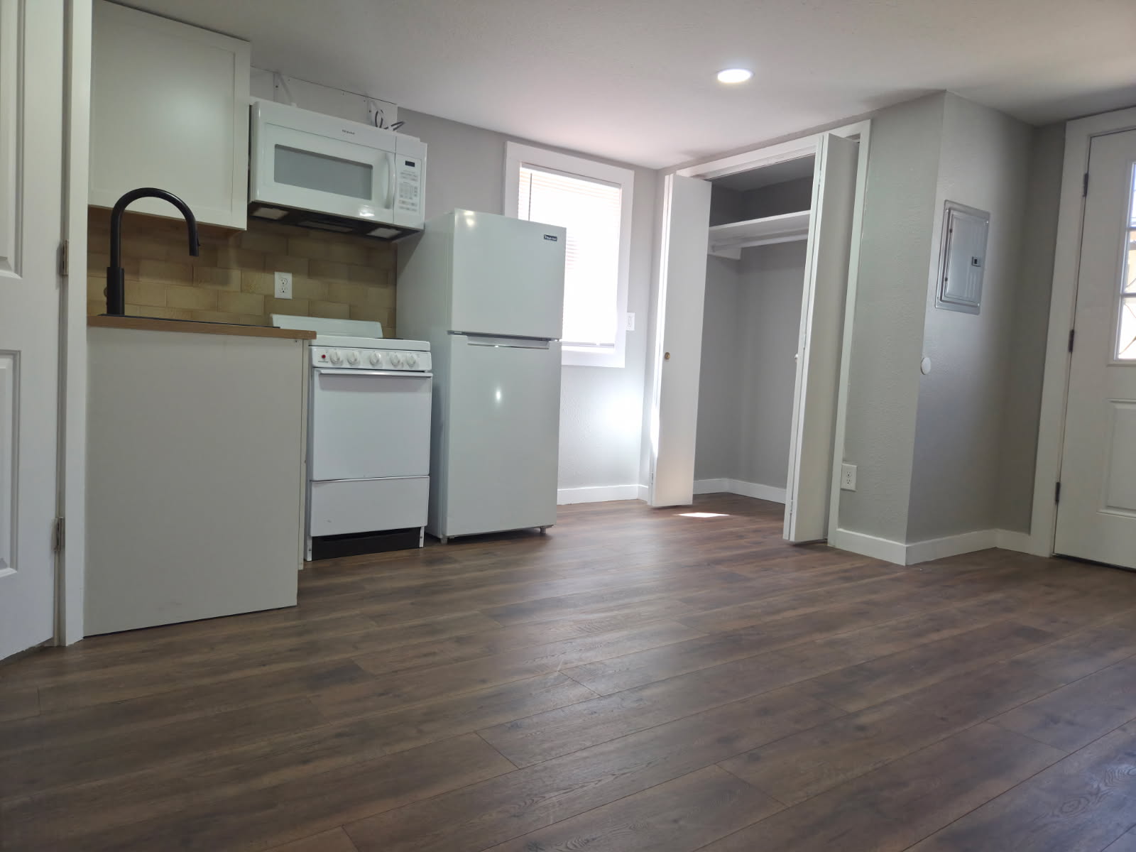 San Antonio Multiplex: 1120 Rigsby Ave