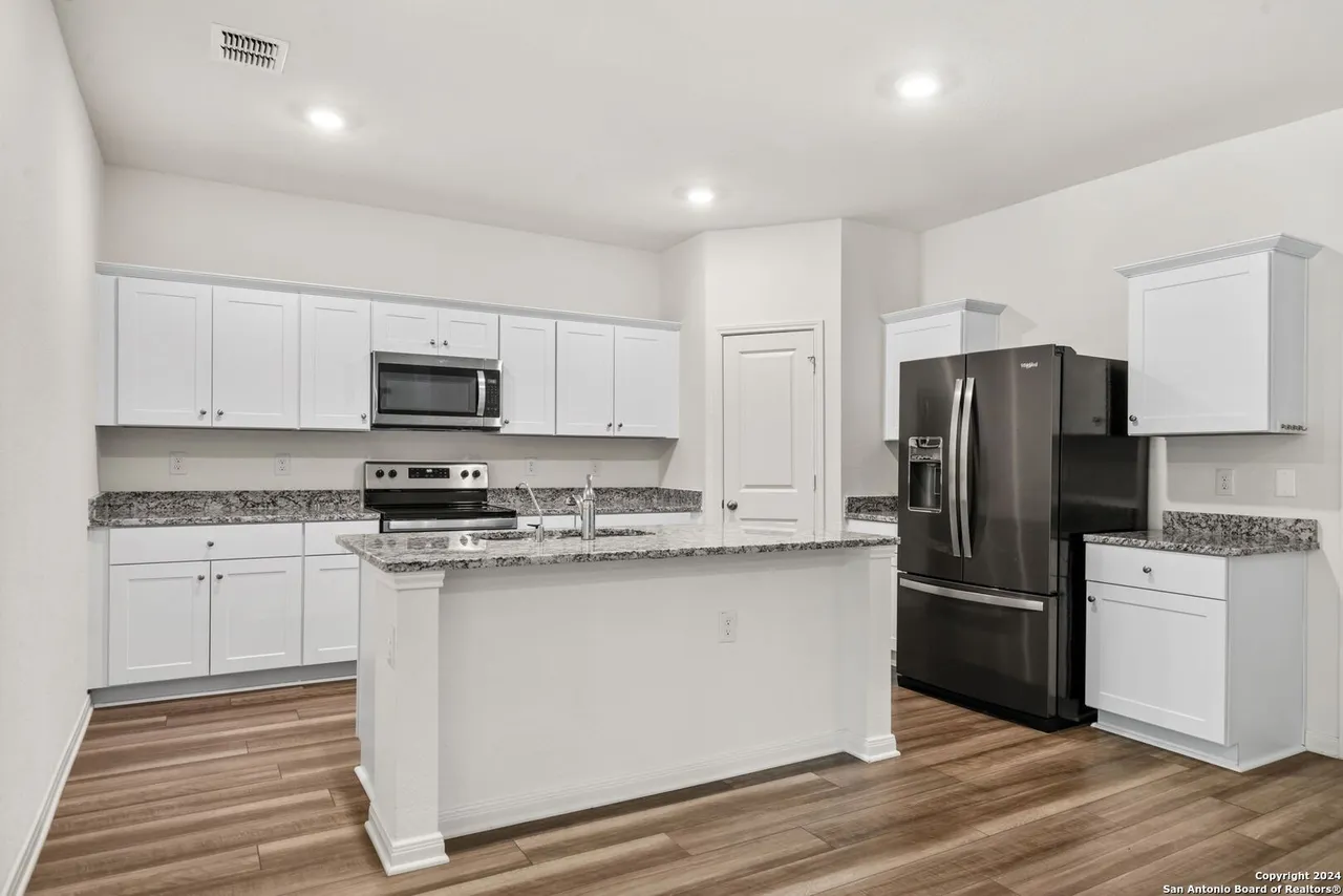 Converse House: 5442 Pearl Mdw