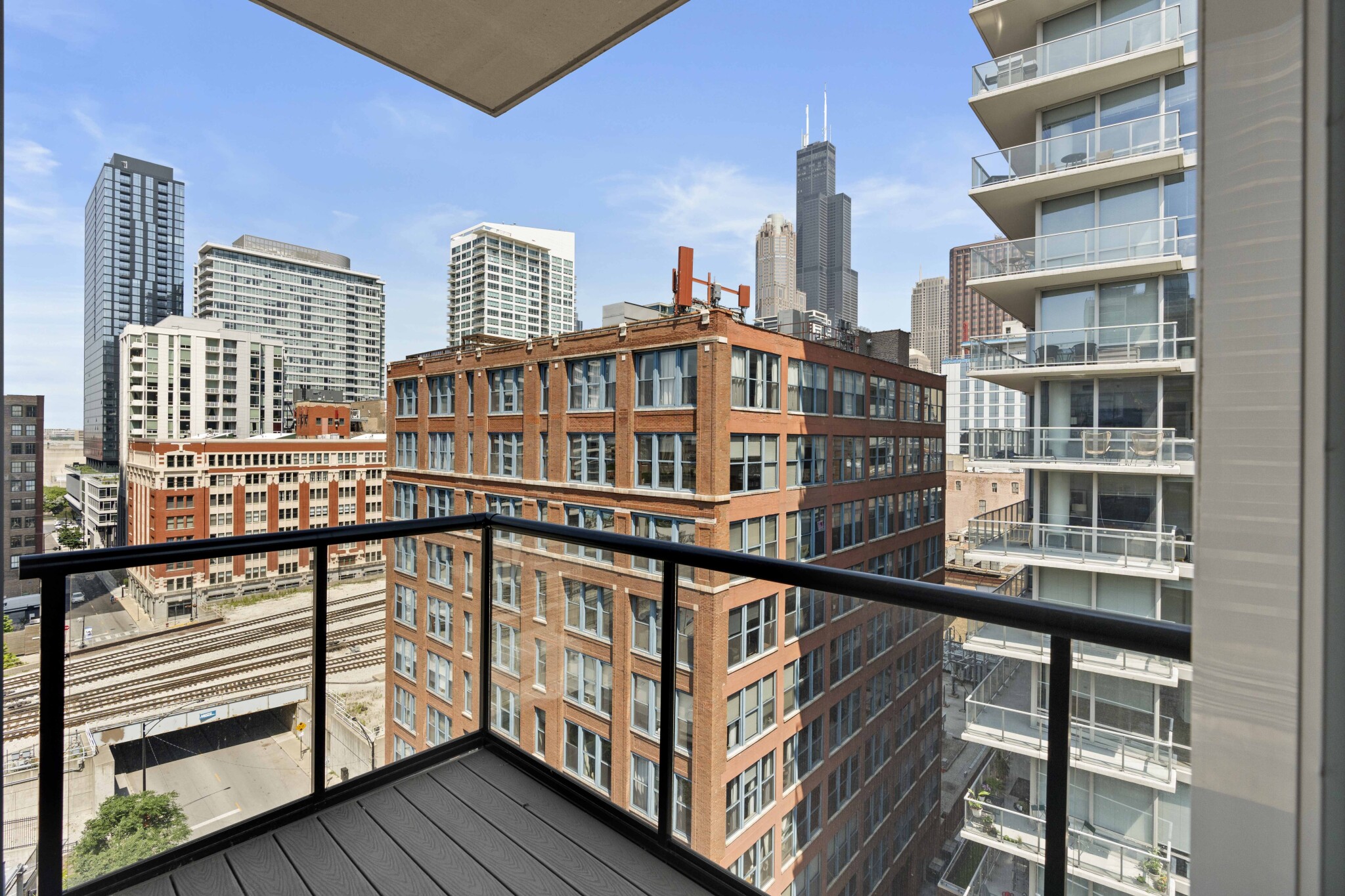 Chicago Condo: 114 W Polk St