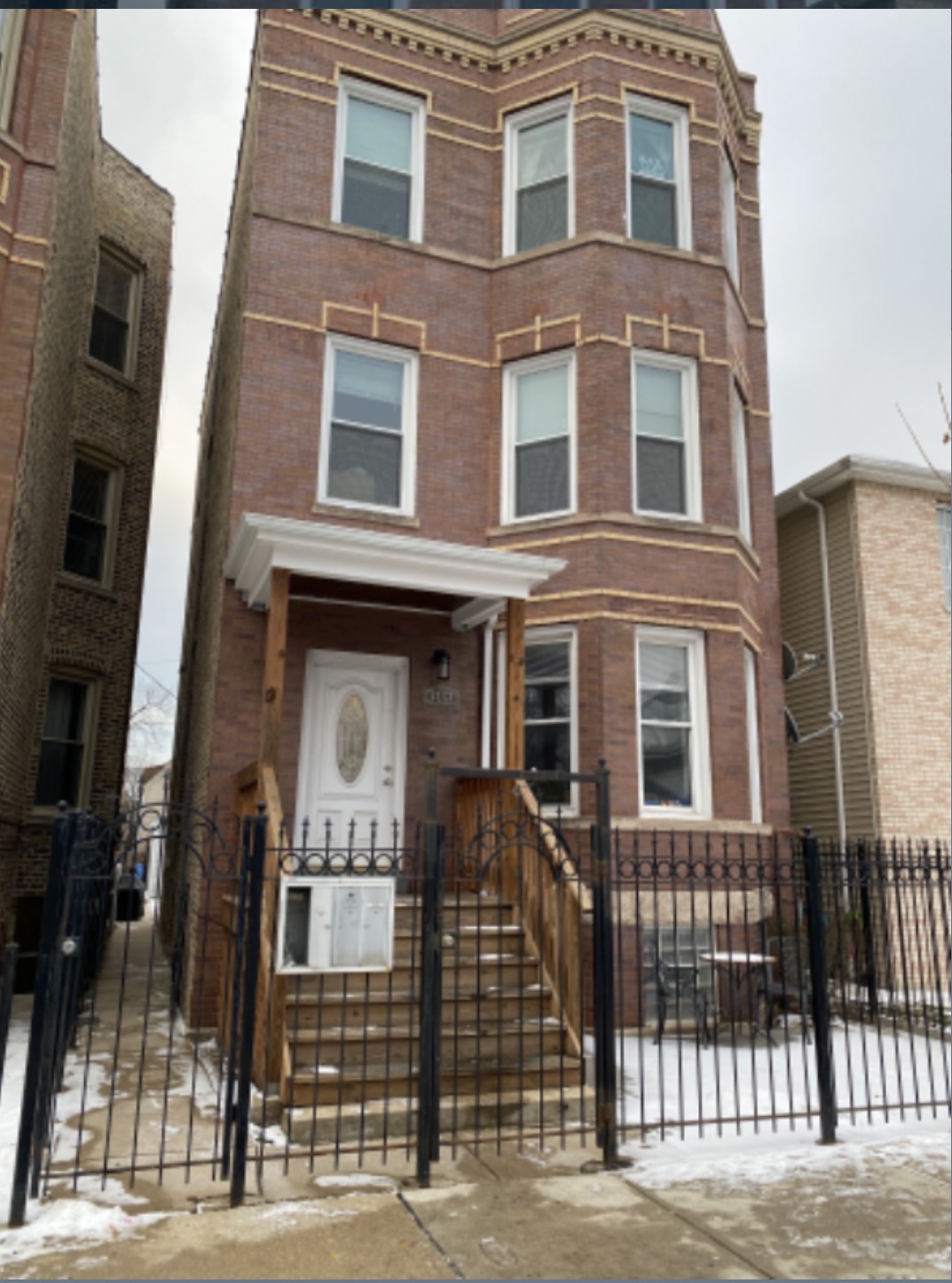 Chicago Apartment: 3343 N Troy St