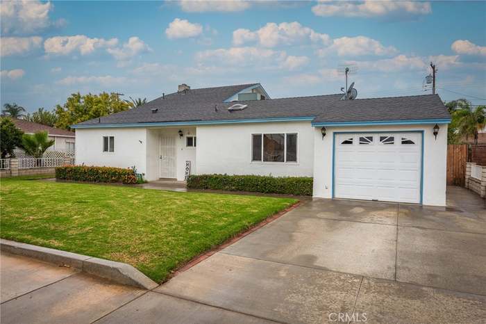 Riverside House: 5630 Challen Ave