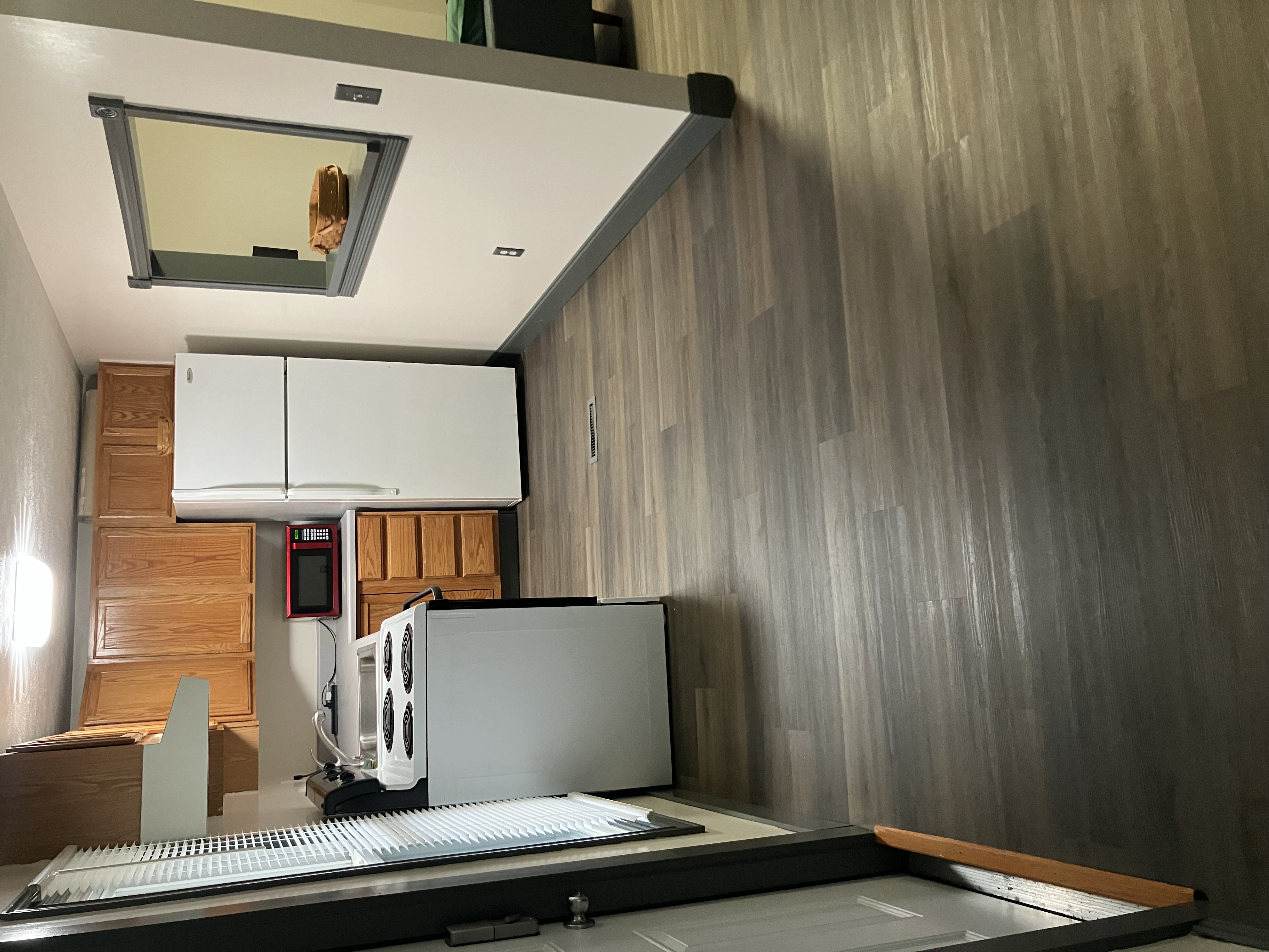 Sayre Apartment: 101 valor st