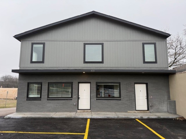 Harrisonville Townhome: 300 N Independence