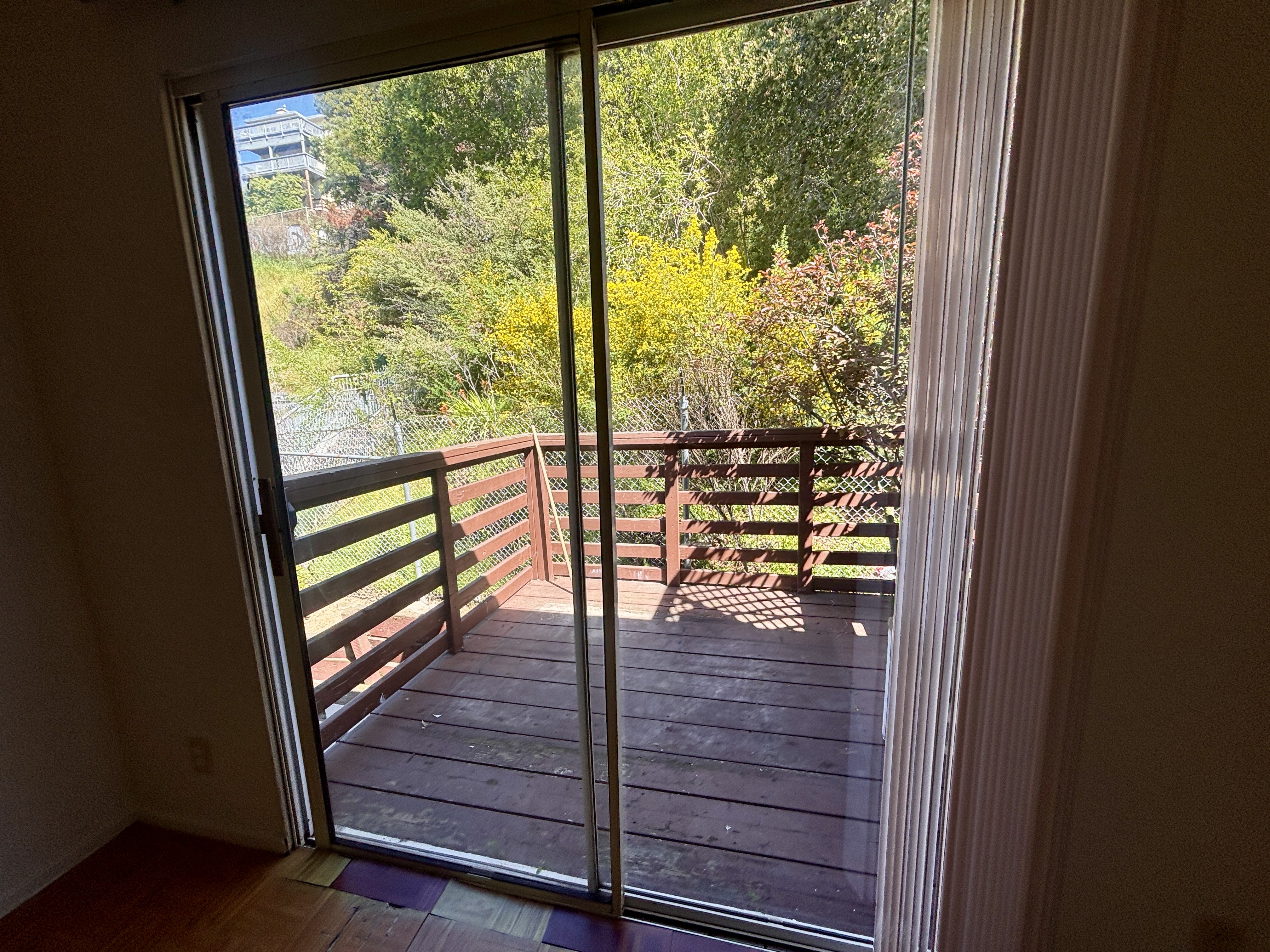 Oakland Apartment: 8522 MacArthur Blvd - Unit A