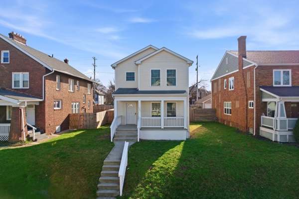 Columbus House: 924 Carpenter st