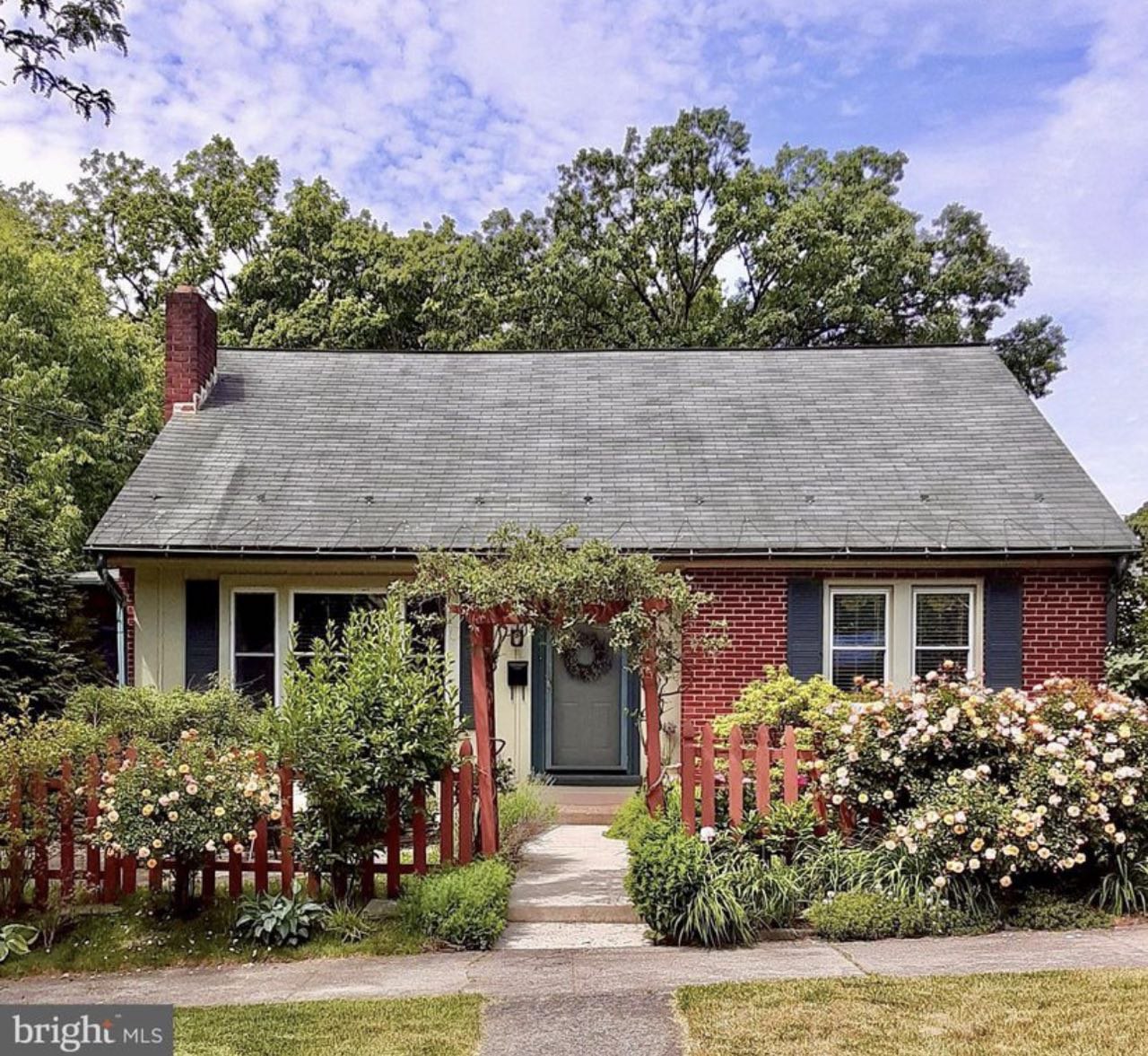 Camp Hill House: 36 N 19th St