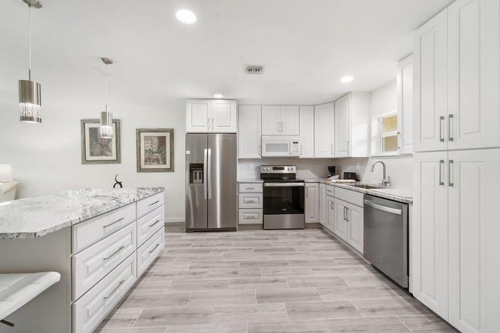 Jupiter Condo: 717 S Us Highway 1 505