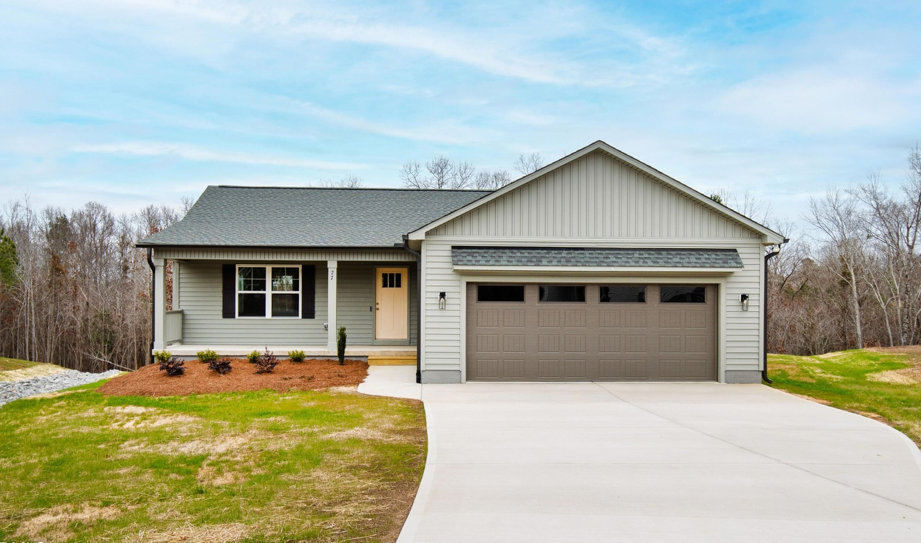 Broadway House: 77 Falls River Ct