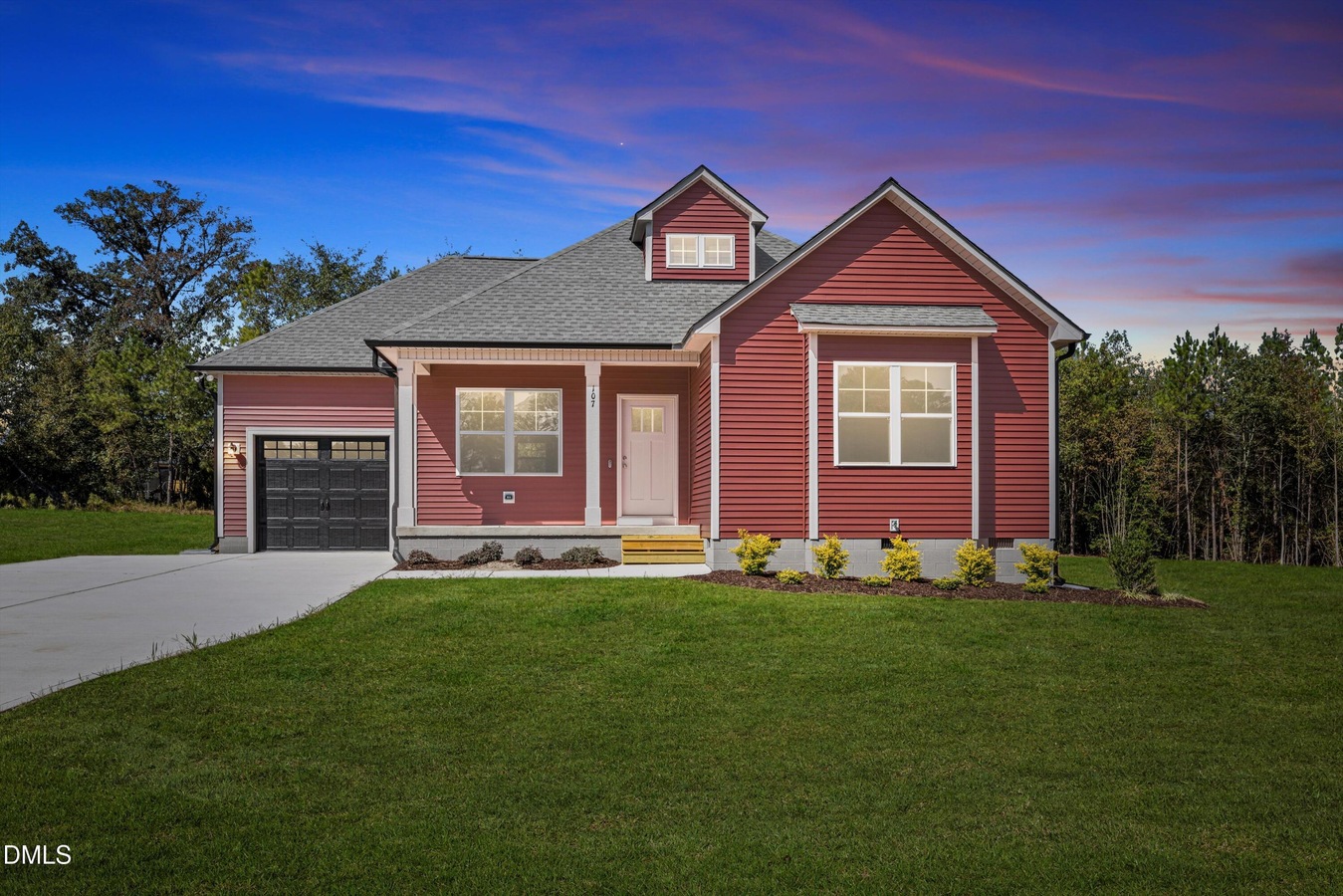 Broadway House: 73 Falls River Ct