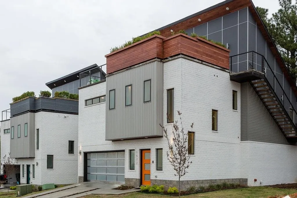 Fayetteville House: 1572 N Desoto Pl