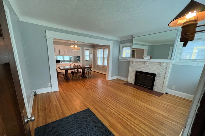 Saint Paul House: 2080 Roblyn Ave