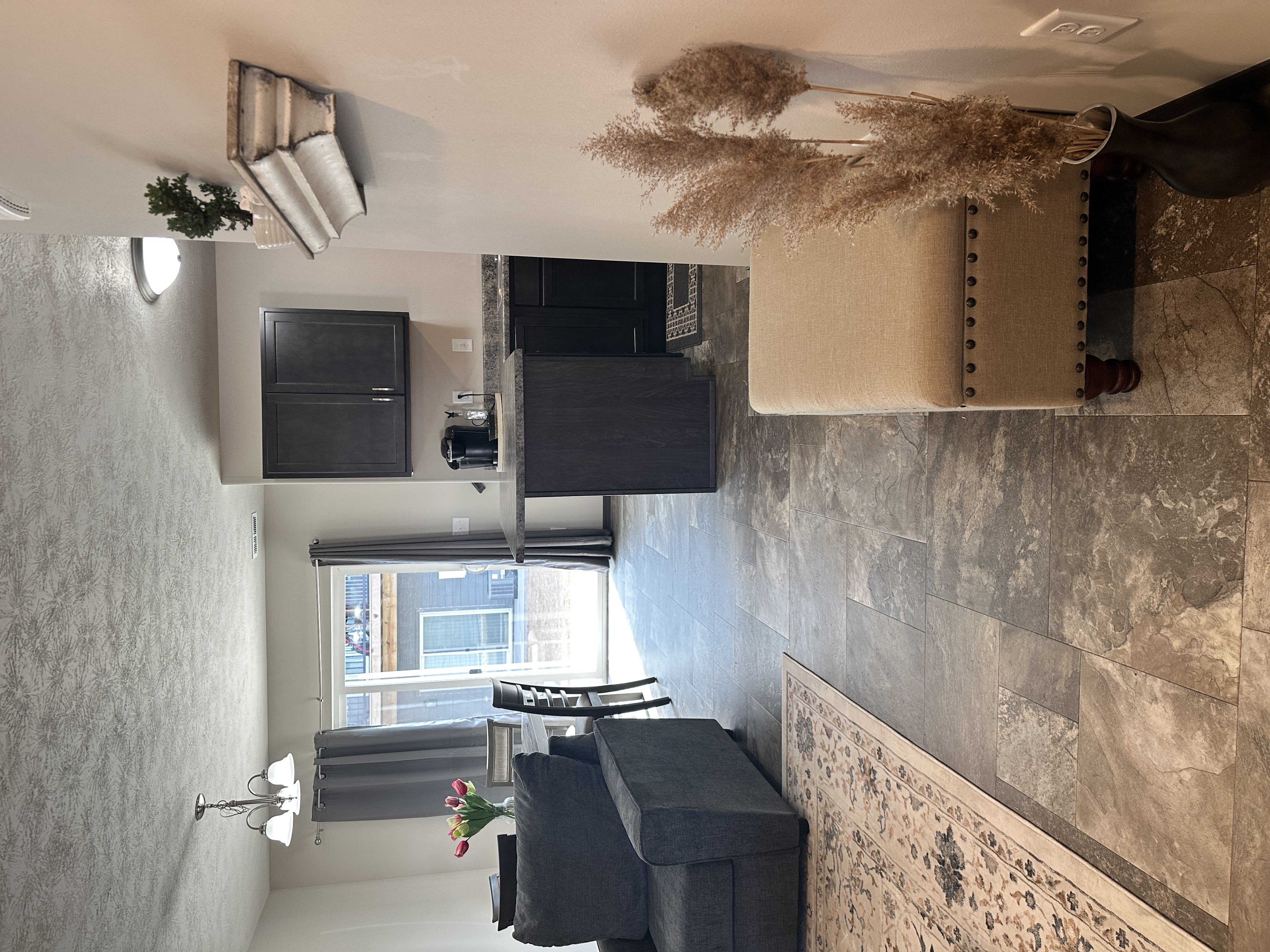 Tea Townhome: 2200 North Main Ave