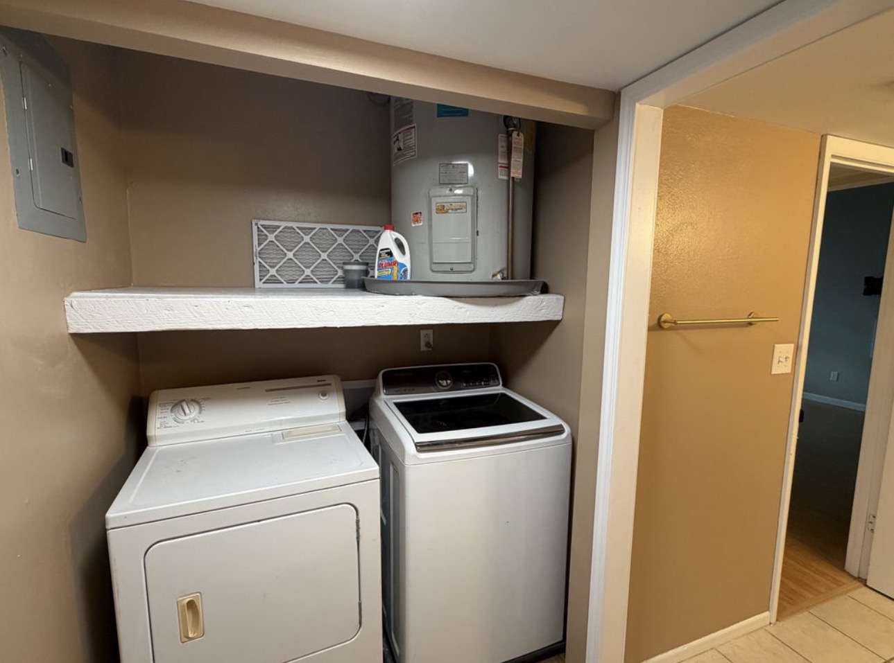 Ballwin House: 463 Down Hill Dr