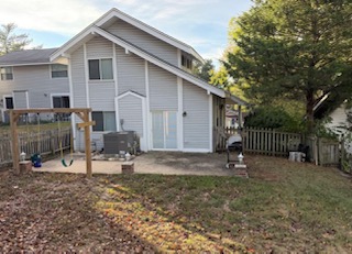 Ballwin House: 463 Down Hill Dr