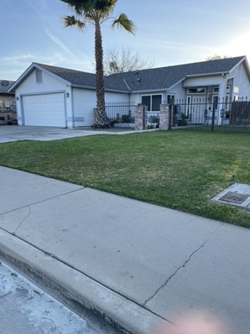 Selma House: 2053 Thompson Ave