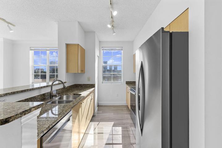 West Palm Beach Condo: 616 Clearwater Park Road 402