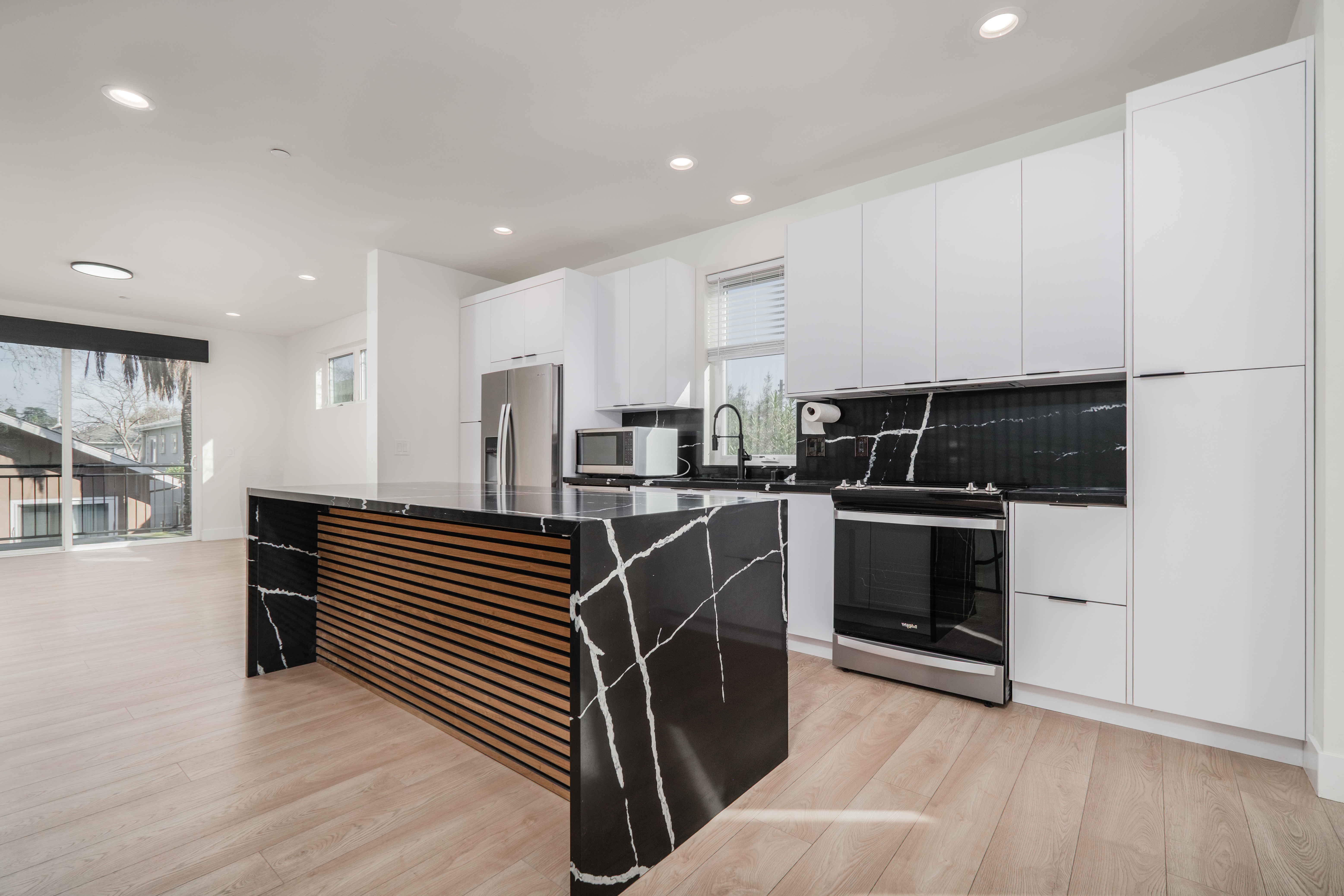 Sacramento Multiplex: 2715 Tomato Aly