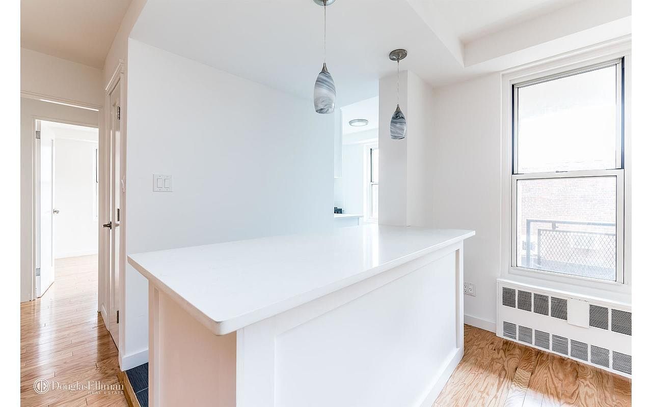 Jackson Heights House: 3550 85th St