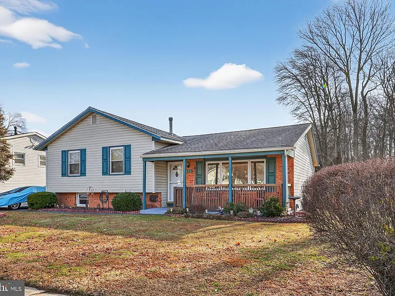 Newark House: 871 Broadfield Dr