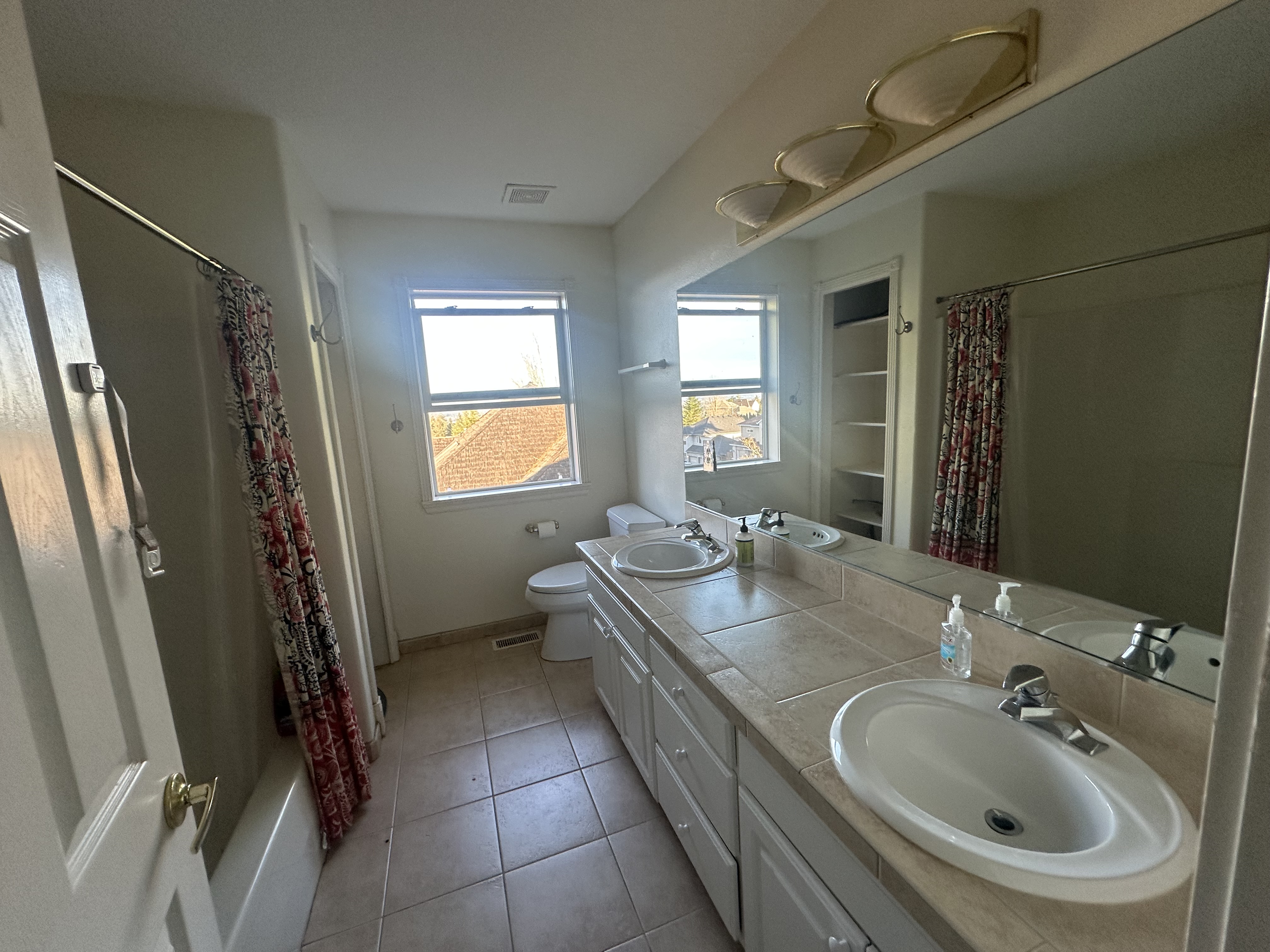 TIGARD House: 13698 SW HILLSHIRE DR