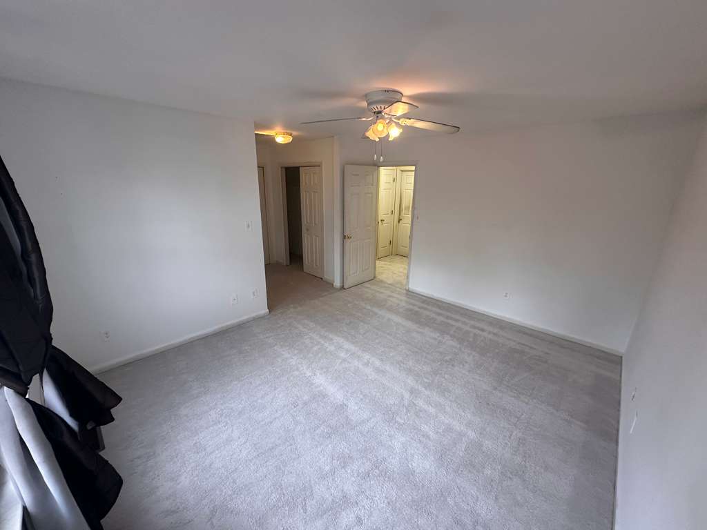 Manassas Apartment: 10159 Forest hill circle