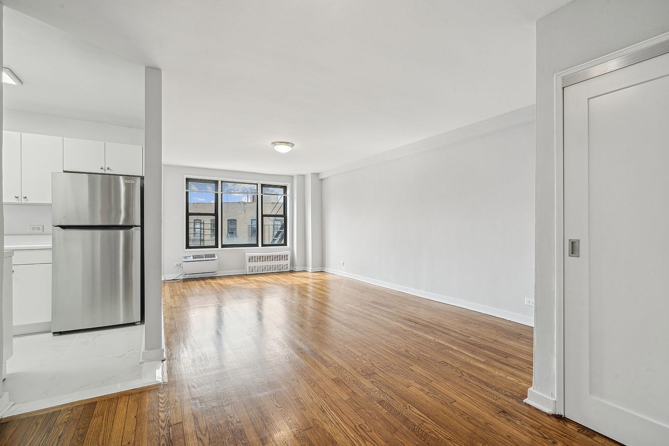 Bronx House: 2400 Webb Ave