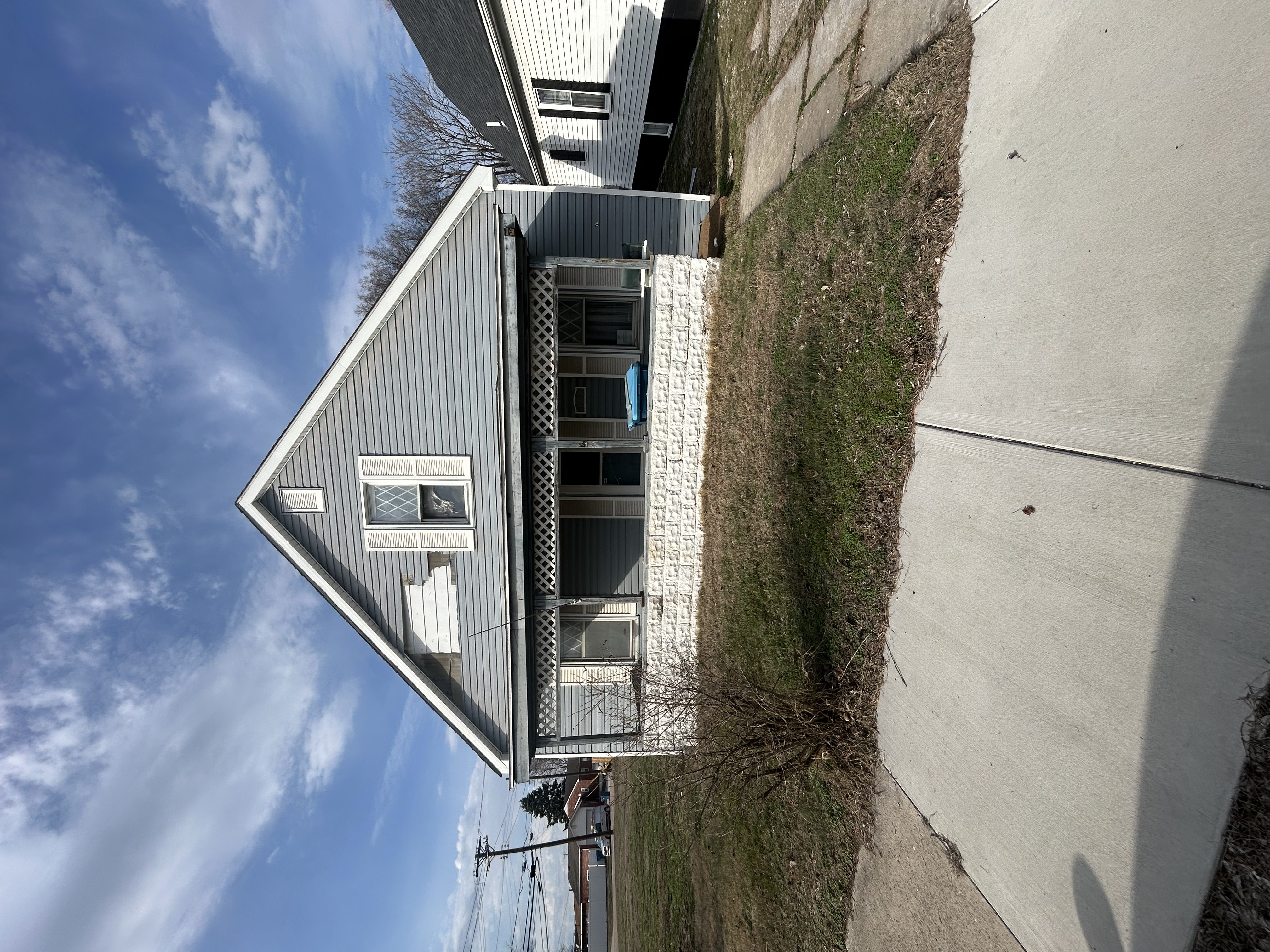 Woodriver House: 47 W Penning Ave