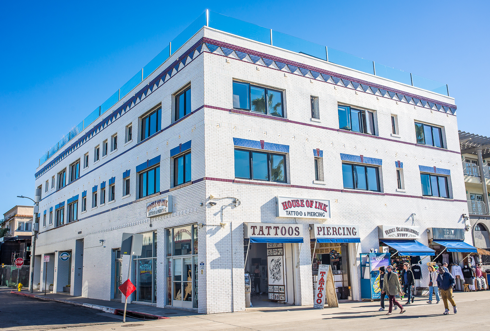 Venice Apartment: 8 Brooks Ave