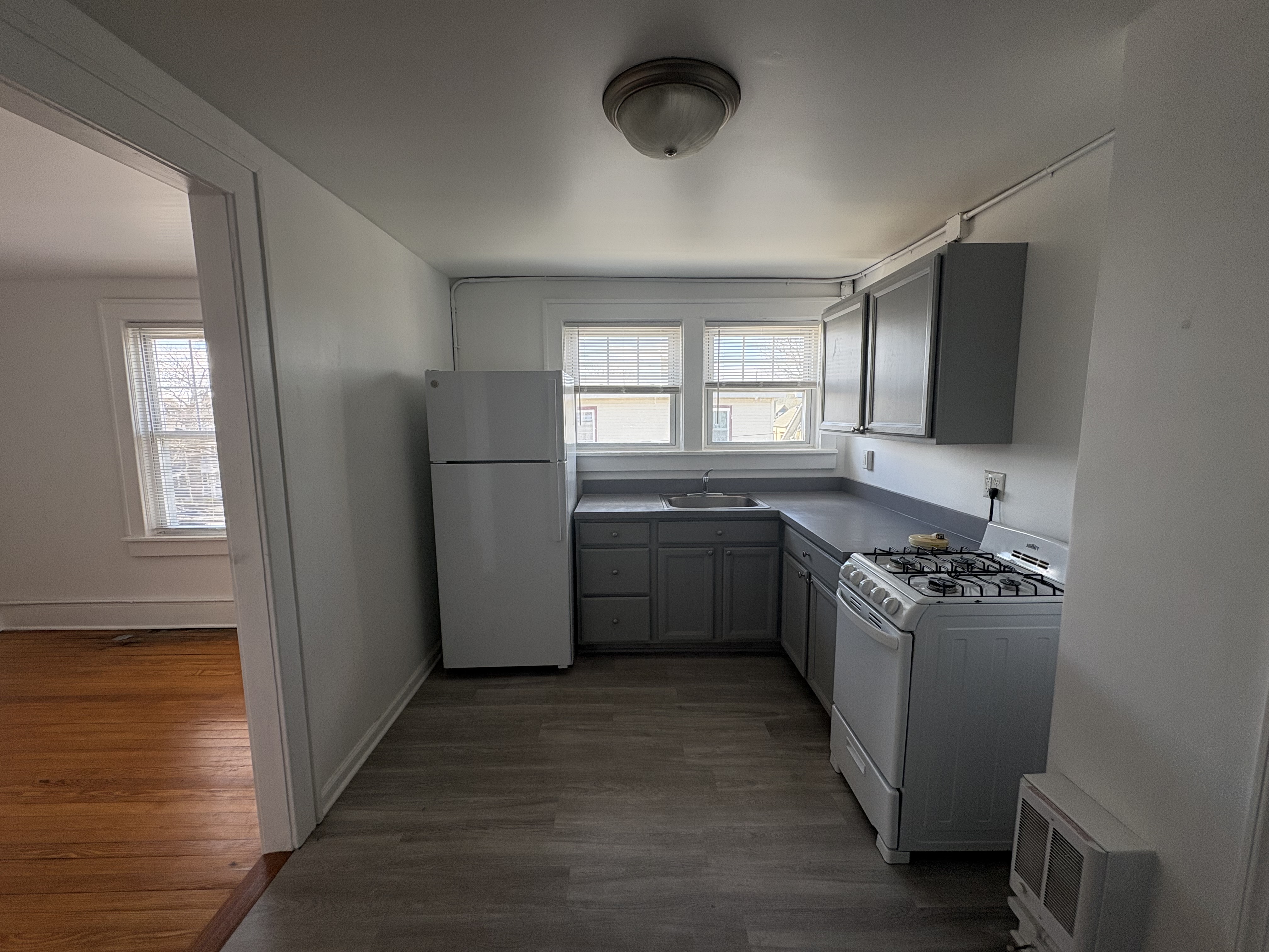 Ocean Grove Apartment: 89 Main Avenue