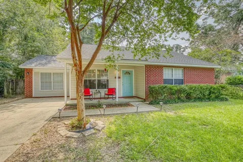 Milton House: 4527 Morningside Ln