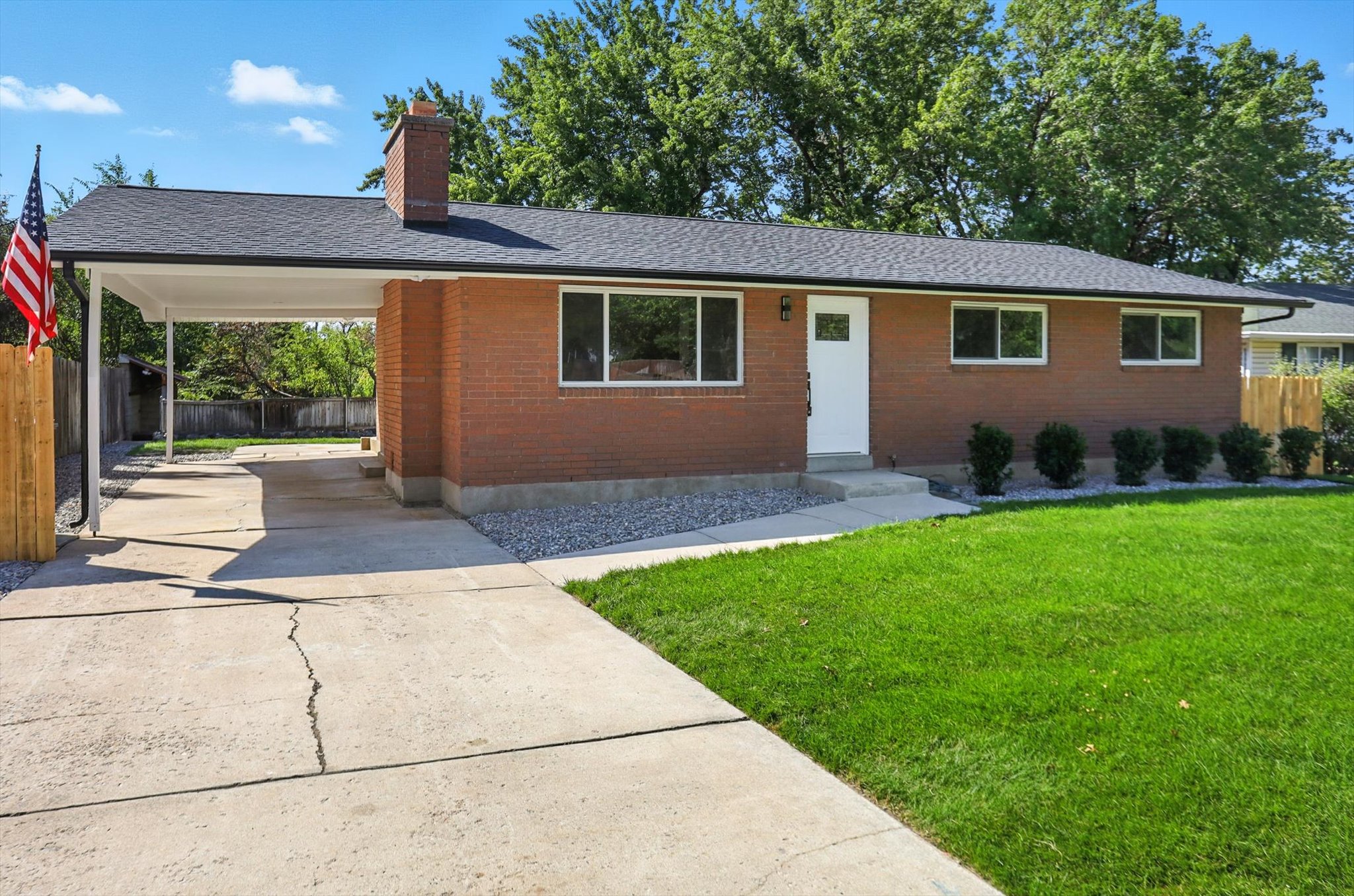 Sandy House: 8558 Harvard Park Dr