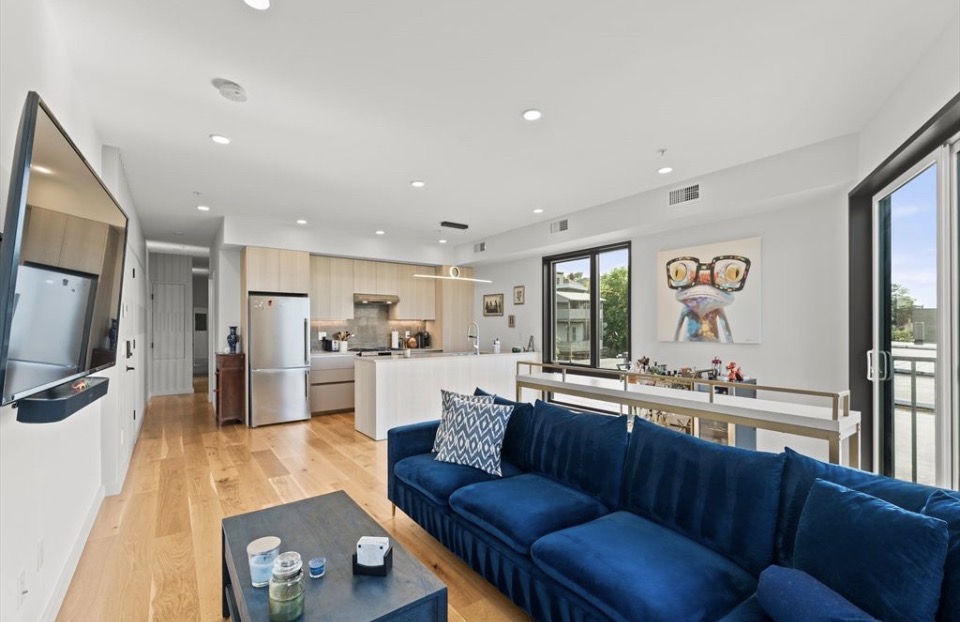 Bostno Condo: 191 Condor St