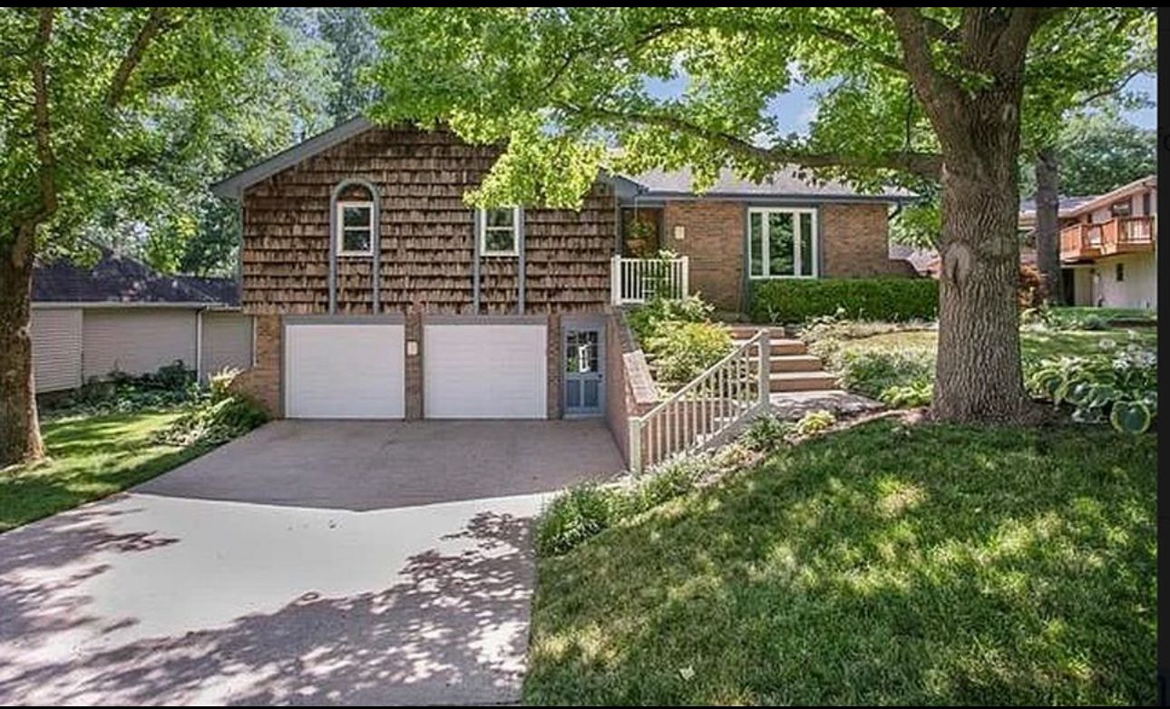 Parkville House: 5512 NW Indian Hills Lane