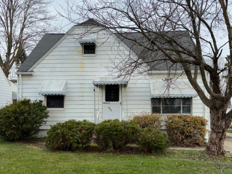 Garfield Heights House: 13201 York Blvd