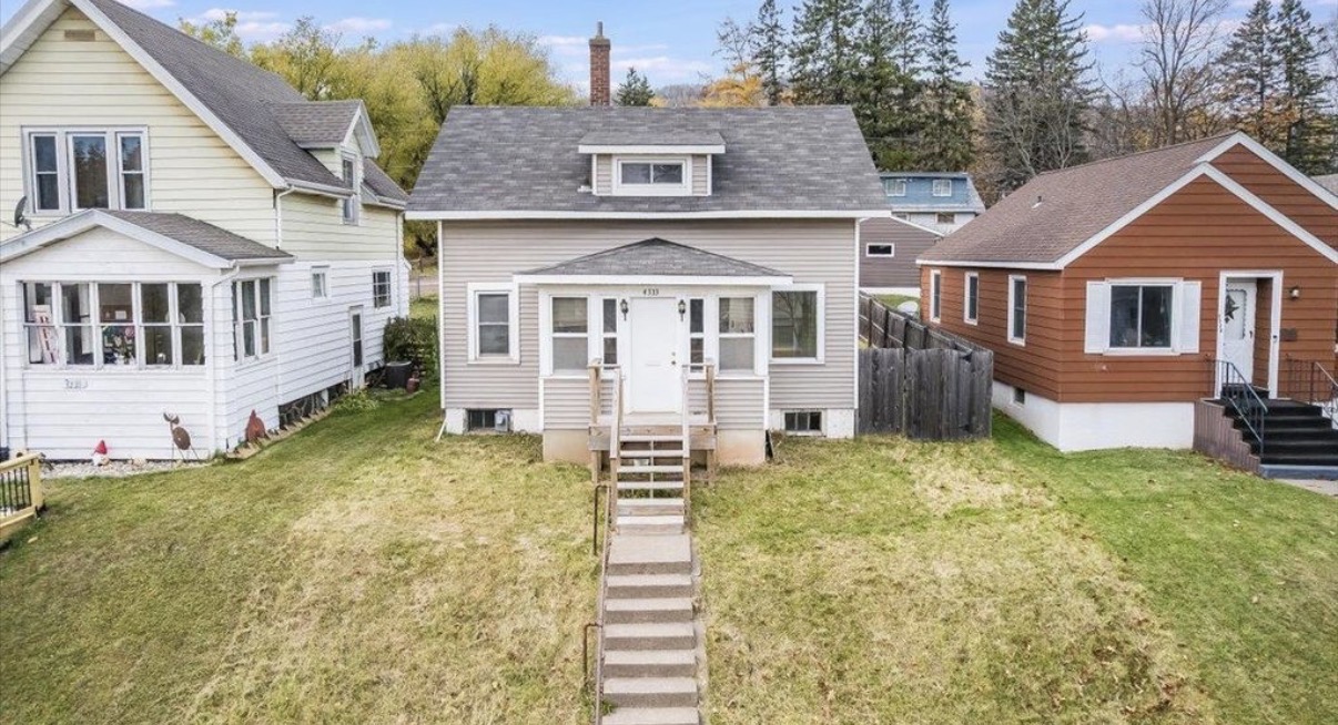 Duluth House: 4333 W 8th St