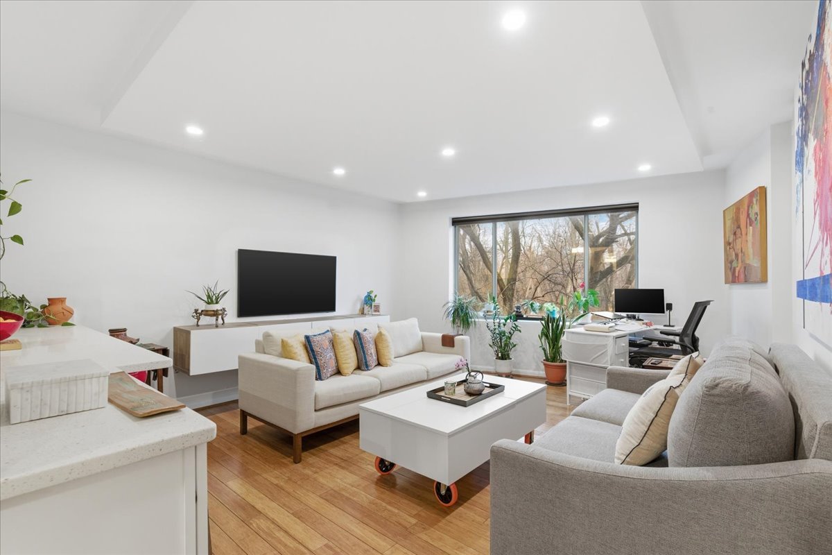 washington Condo: 2141 wisconsin ave