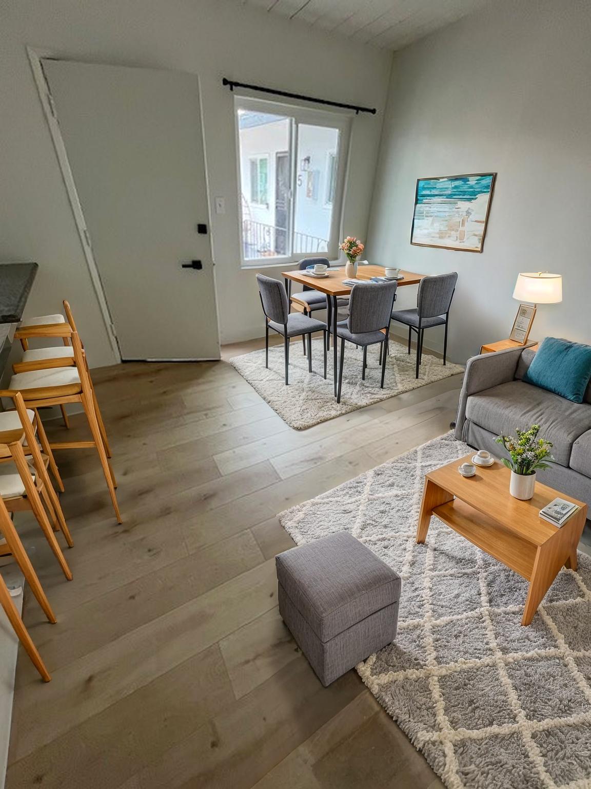 Long Beach Apartment: 25 Bennett Ave